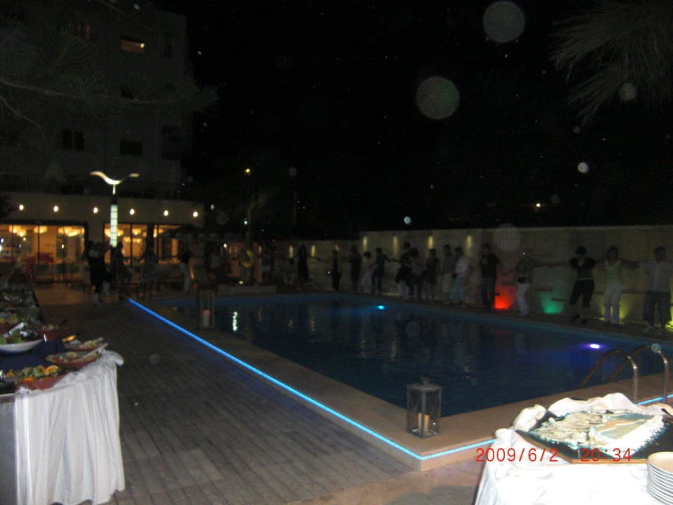 Pool bei Nacht Glaros Beach Hotel