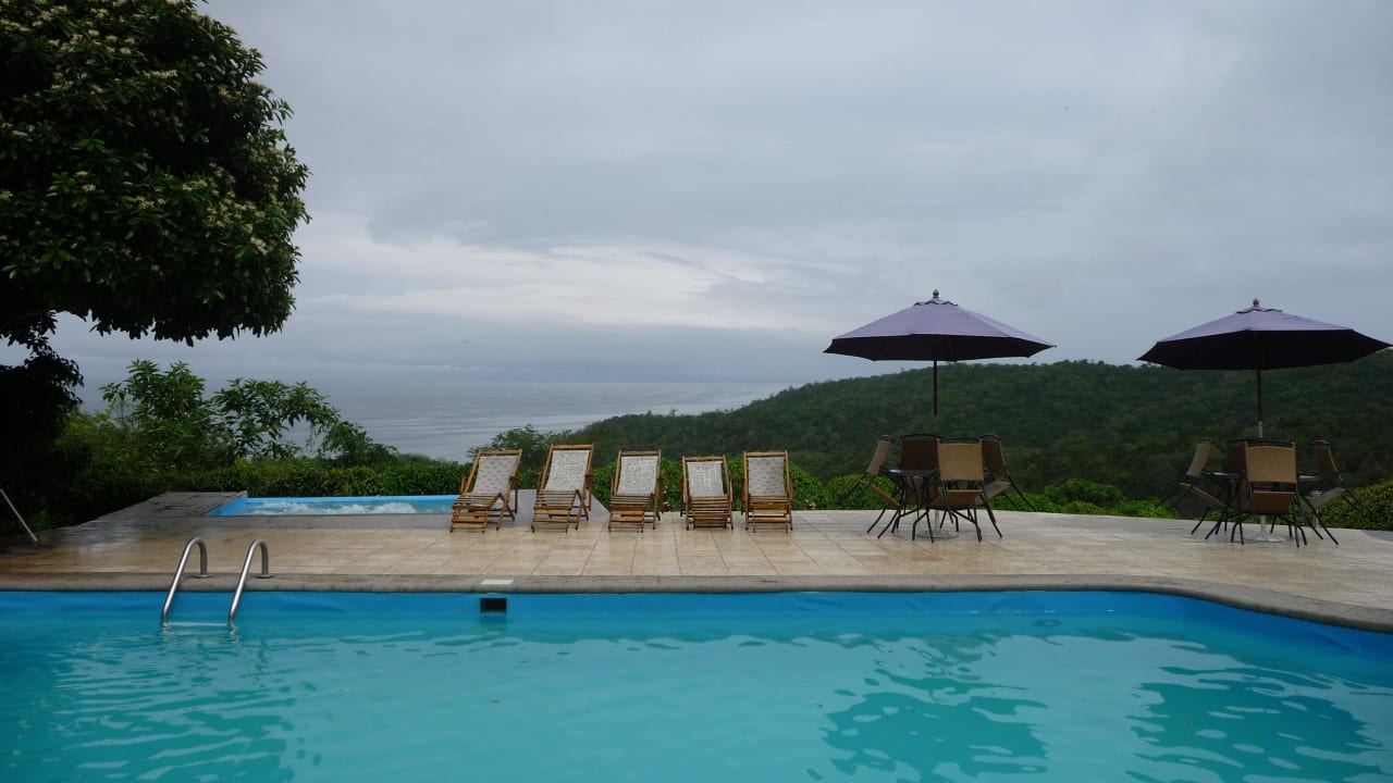 Pool mit Ausblick  Hotel Mantaraya Lodge