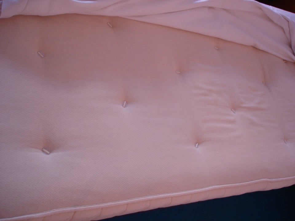 Die in der Bewertung beschriebene Matratze Hotel am Havelufer Potsdam