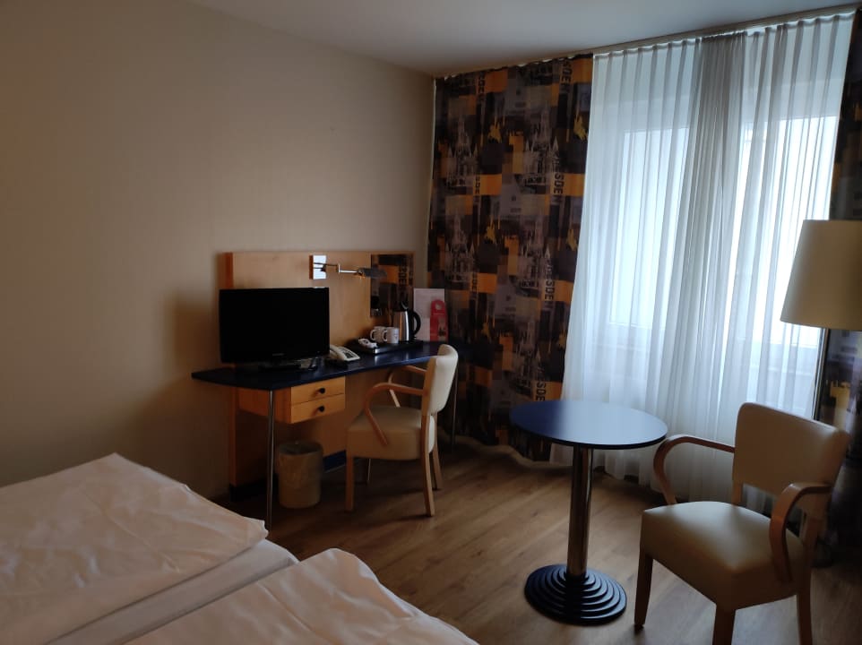 Zimmer AMEDIA Hotel Dresden Elbpromenade