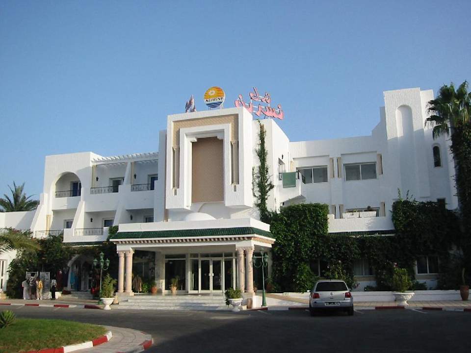 Haupteingang Hotel Nesrine