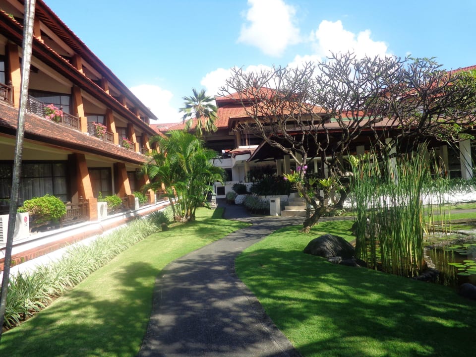 Weg zum Hauptrestaurant Sol by Melia Benoa Bali