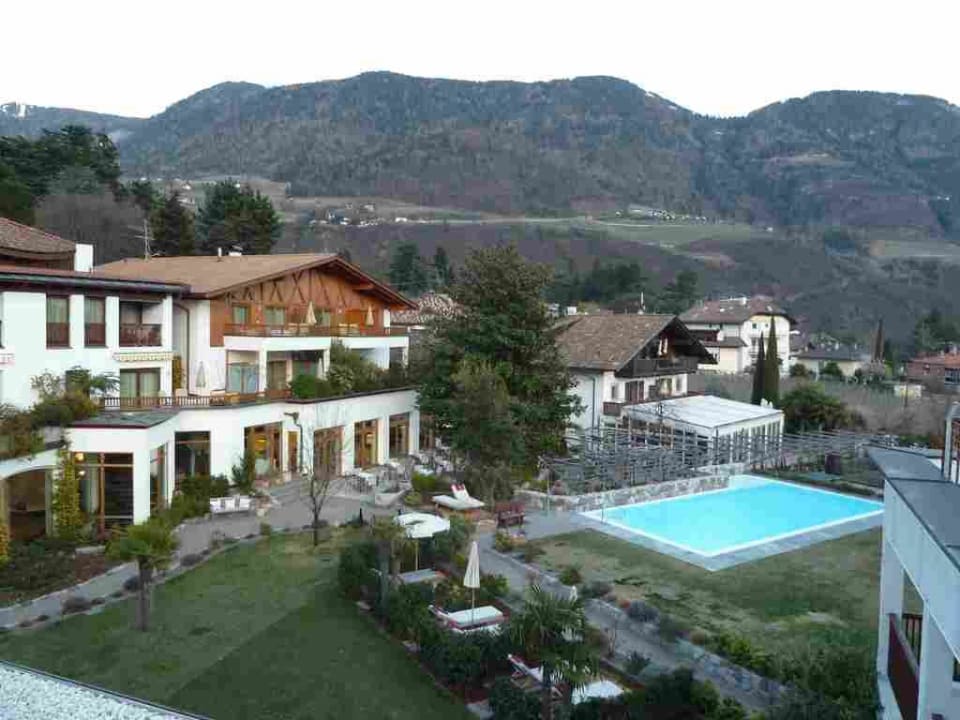 Blick in den Garten Hotel Ansitz Plantiz