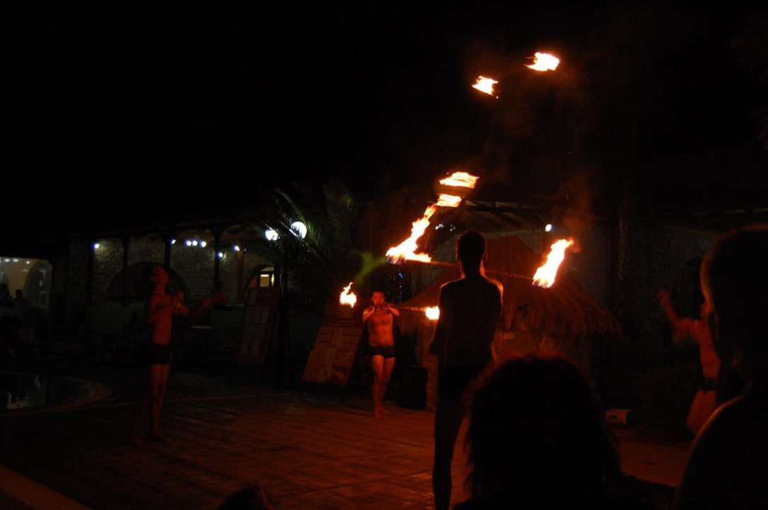 Night show Akti Beach Club