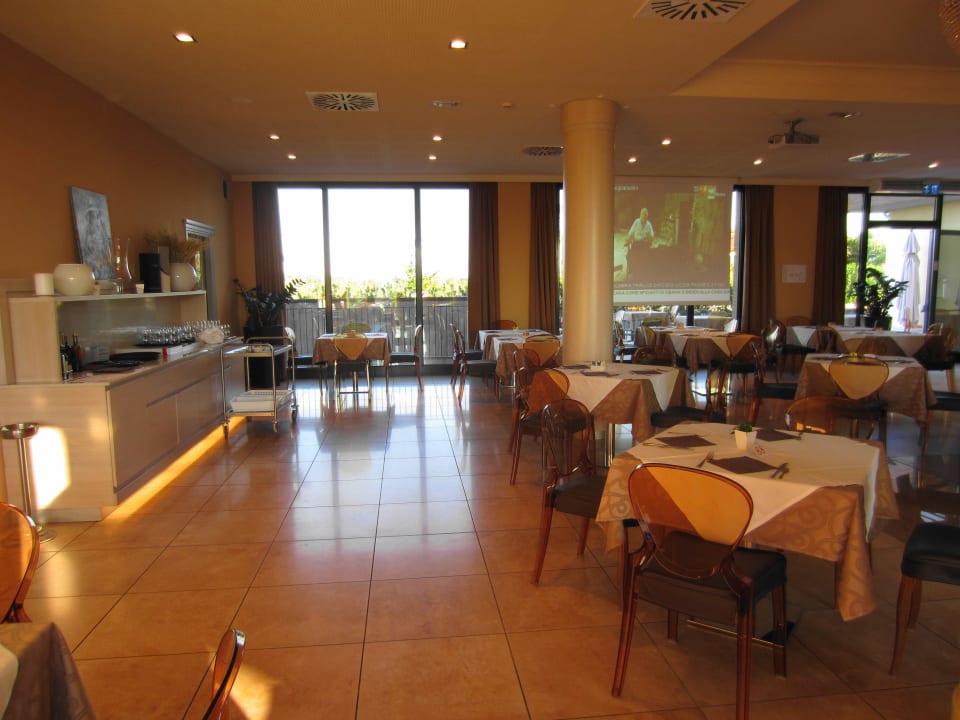 Restauranbereich Grand Hotel Forlì