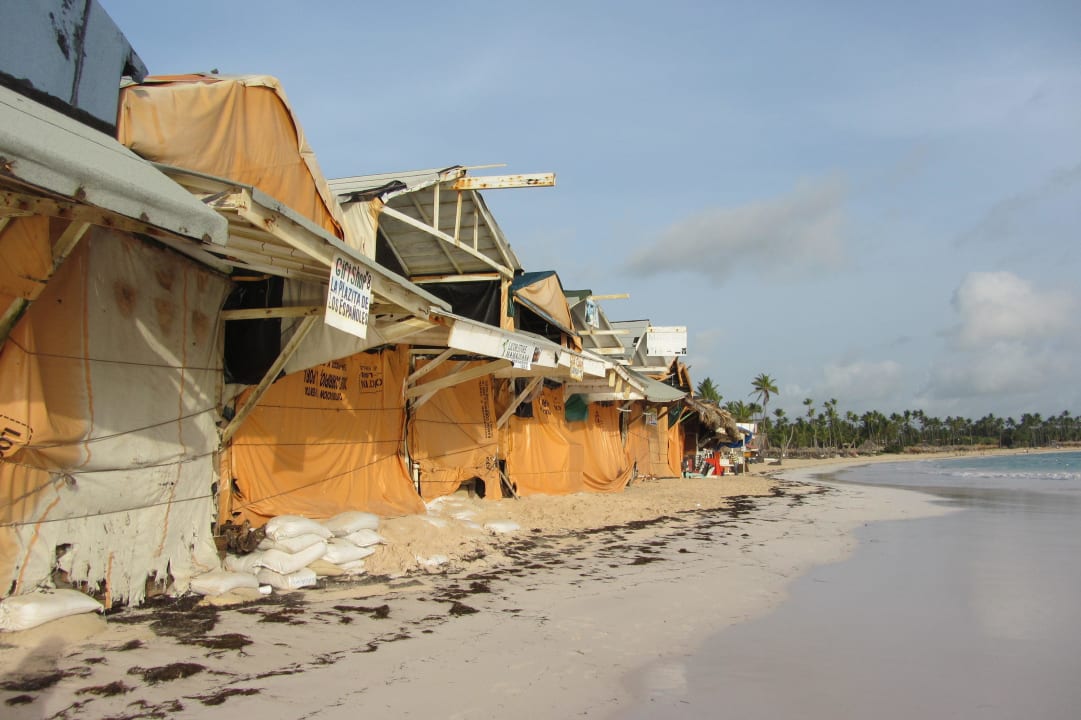 Strandbuden am Morgen Hotel Riu Palace Bavaro