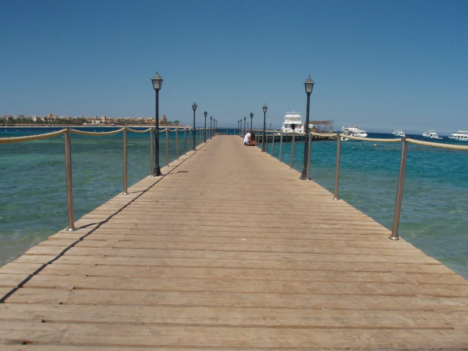 Der Steg am Strand Jaz Makadi Oasis Resort