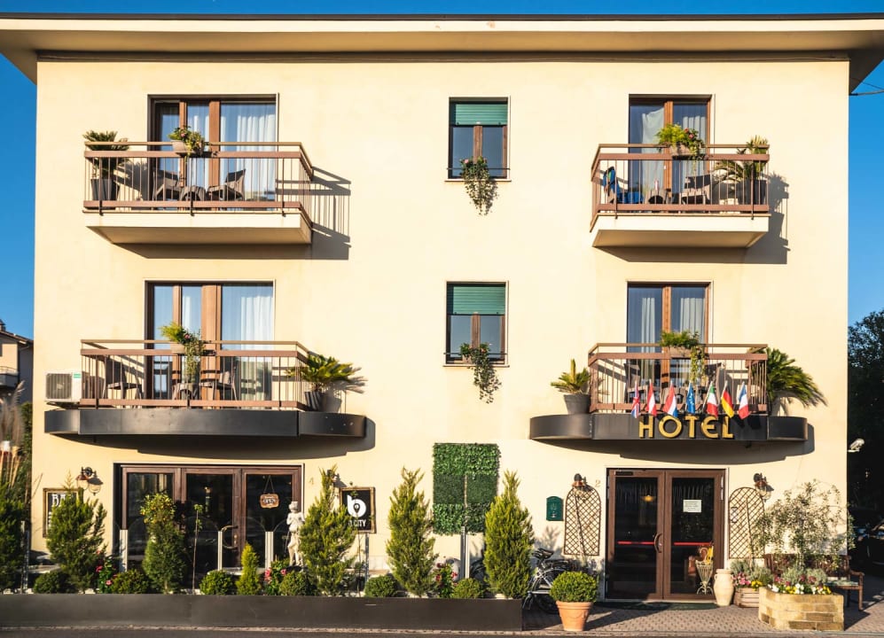 "Außenansicht" B City Hotel Bardolino (Bardolino) • HolidayCheck ...