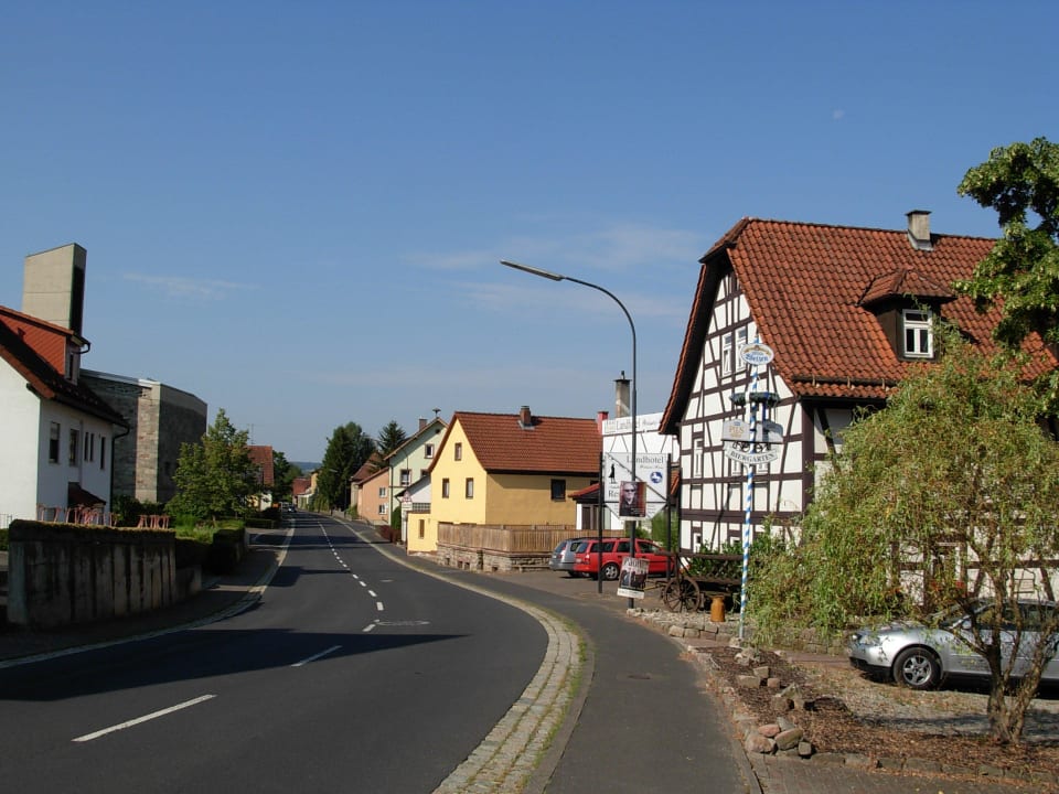 Straßenlage Landhotel Weisses Ross garni