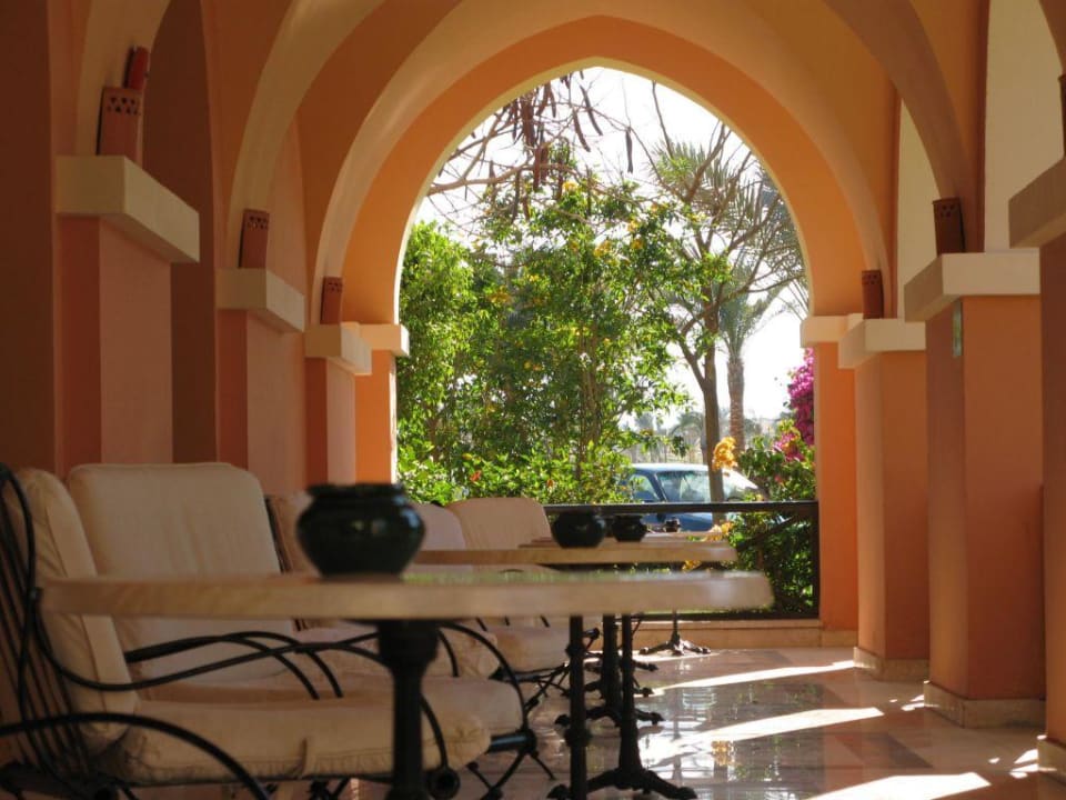 Gemütliche Bar am Eingang Jaz Makadi Saraya Resort
