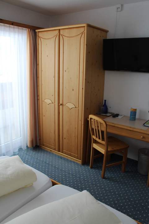 Schrank mit Safe Hotel Al Rom