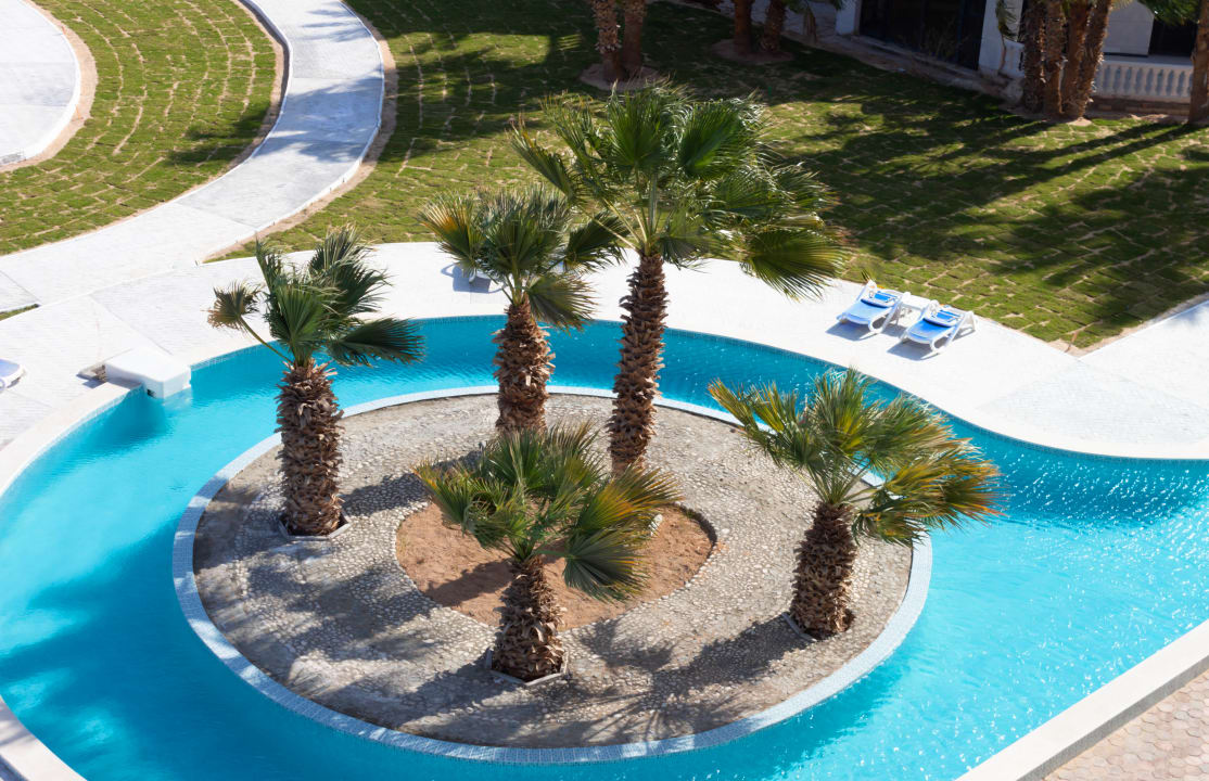 Pool White Valley Palace