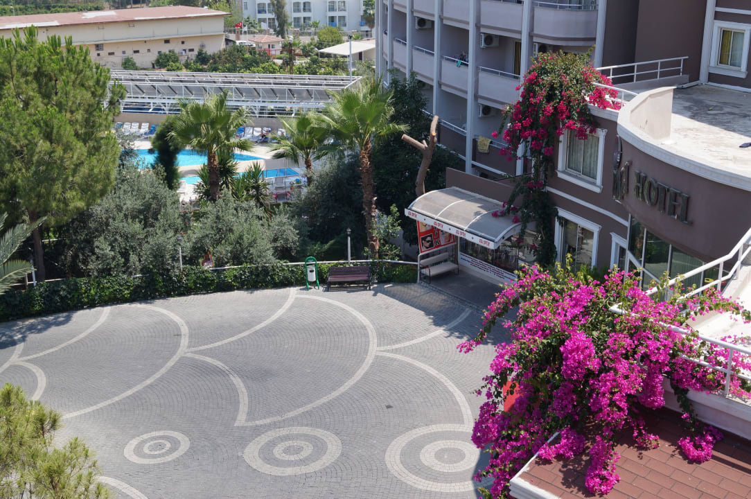 Hoteleingang und Pool Side Alegria Hotel & Spa - Adults only +16