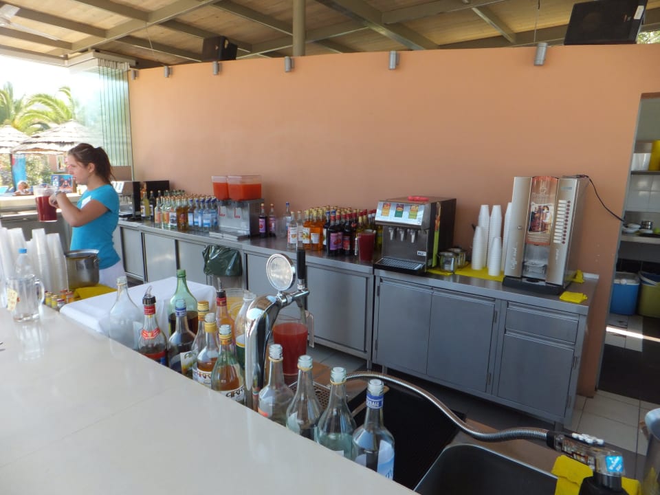 Bar przy basenie Kipriotis Village Resort