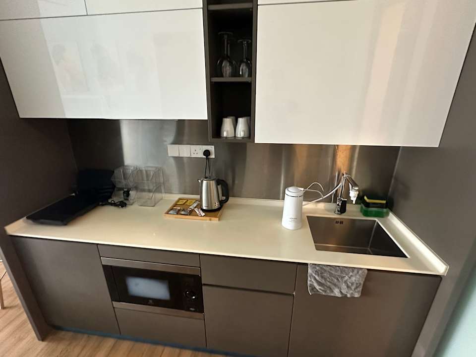 Zimmer Ceylonz Suites by MyKey Global