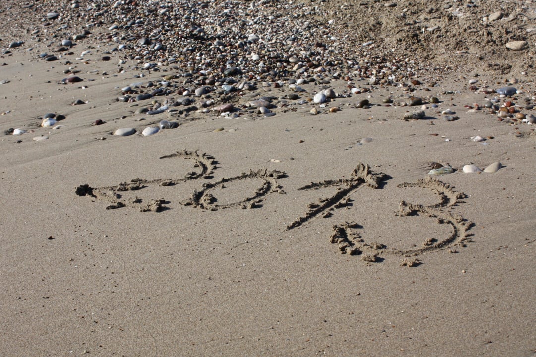 Kiesstrand - Sand musste man am Wasser suchen! Sultan of Dreams Hotel & Spa