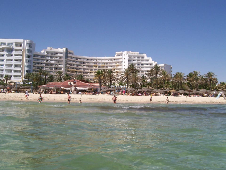 Strand gleich vor Hotel.. Riadh Palms Resort & Spa
