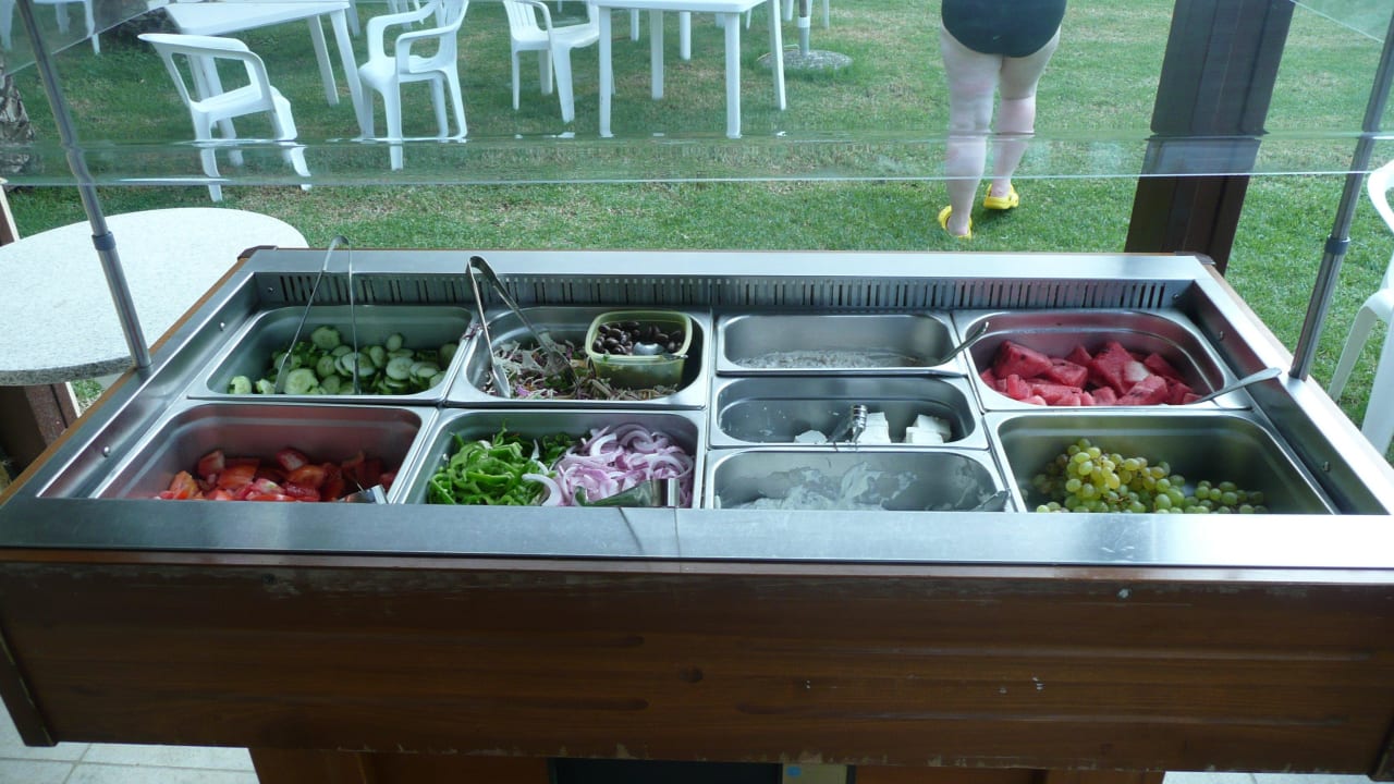 Mittags an der Strandbar Vantaris Luxury Beach Resort