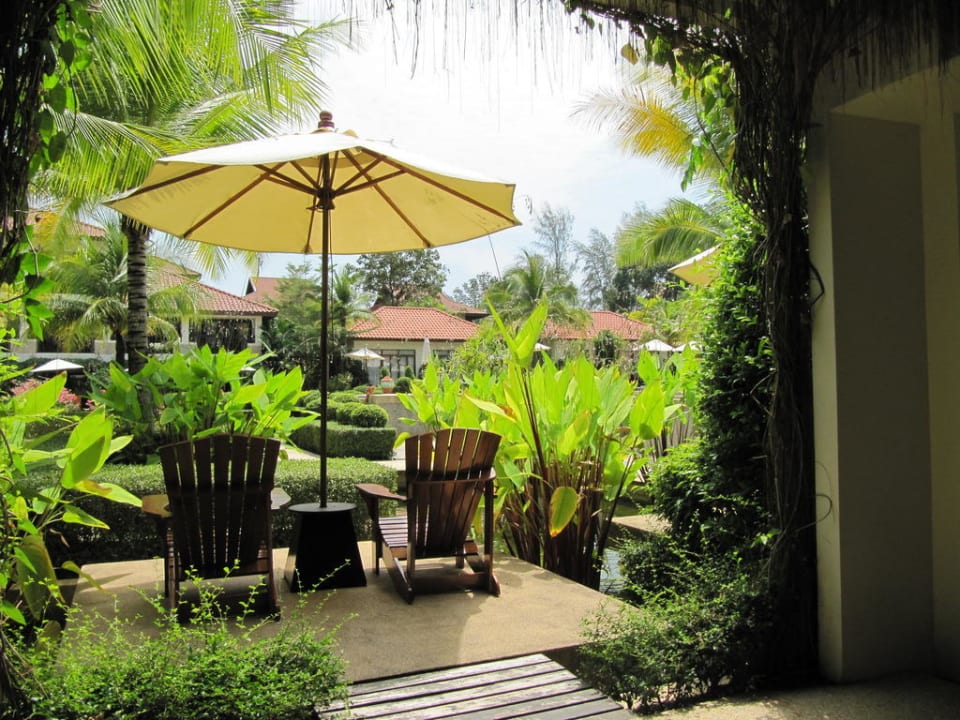 Blick auf Terrasse The Briza Beach Resort Khaolak