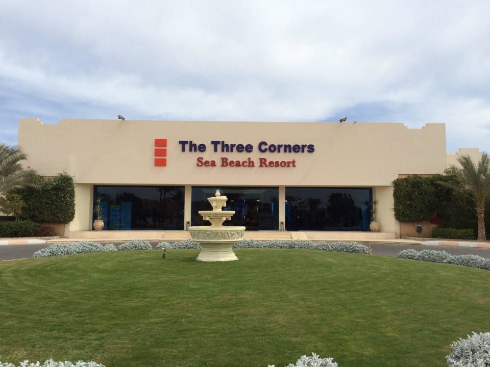 Hotel von vorne Three Corners Sea Beach Resort