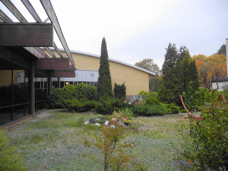 Gepflegte Außenanlage Hotel Mercure Mrągowo Resort & Spa