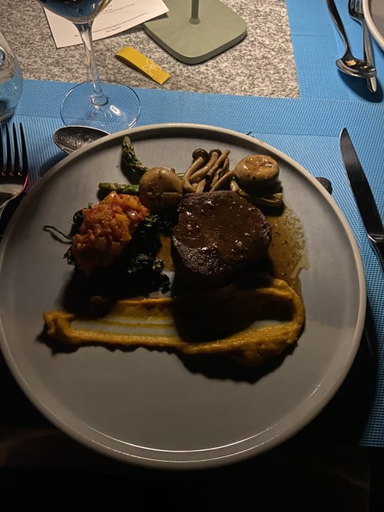 Gastro Outrigger Maldives Maafushivaru Resort