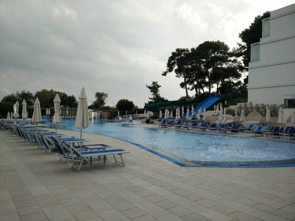 Pool mit Rutsche - Stadtseite Isabella Island Resort Valamar Collection