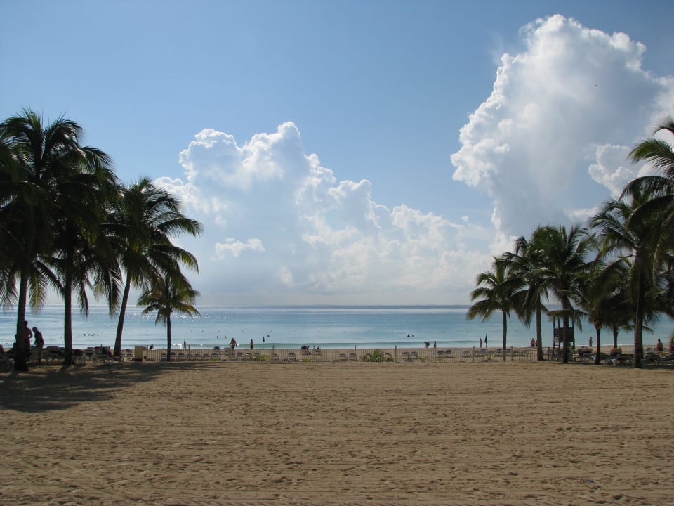 Blick auf den Hotelstrand Hotel Riu Palace Riviera Maya