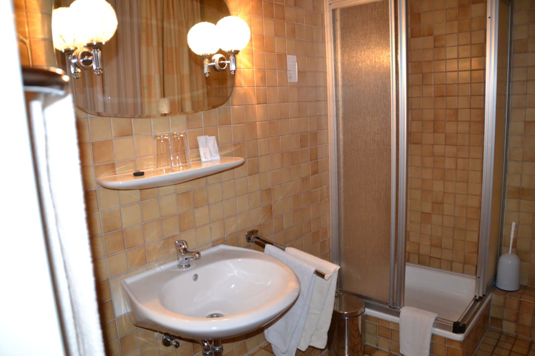 Badezimmer eher zweckmäßig Hotel Klein
