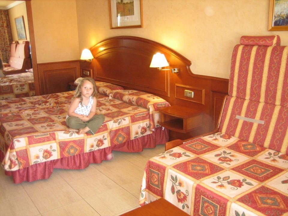 Hotelzimmer, Doppelbett und Sofa Landmar Playa La Arena