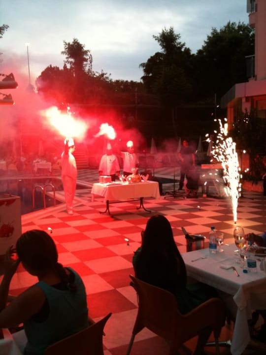 Eisbombe Hotel Grand Okan
