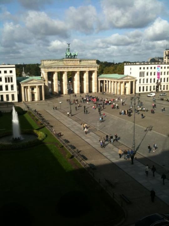 Mit direktem Blick auf die Quadriga Hotel Adlon Kempinski Berlin