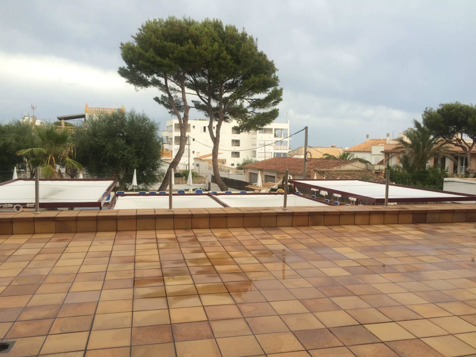 Ausblick auf die Rückseite des Hotels. Hotel Clumba