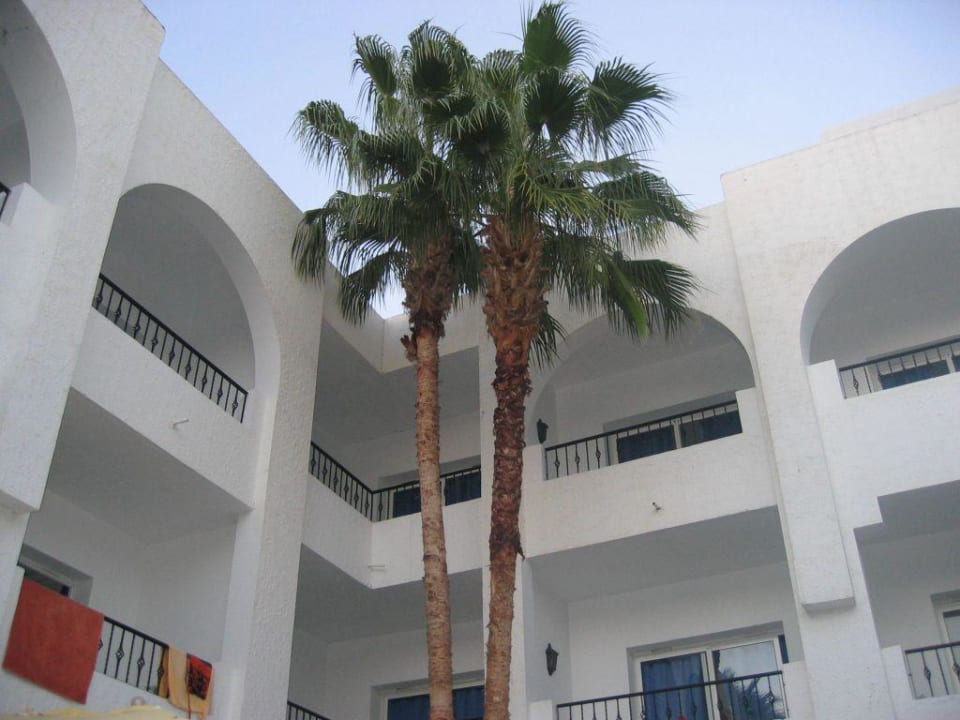 Innenhof Hotel Nesrine