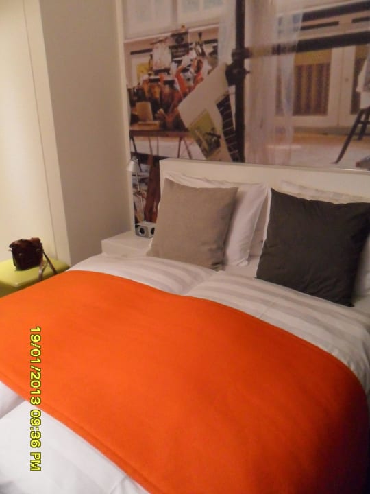 Doppelbett mit Fotowand Hotel Indigo Berlin - Ku'damm