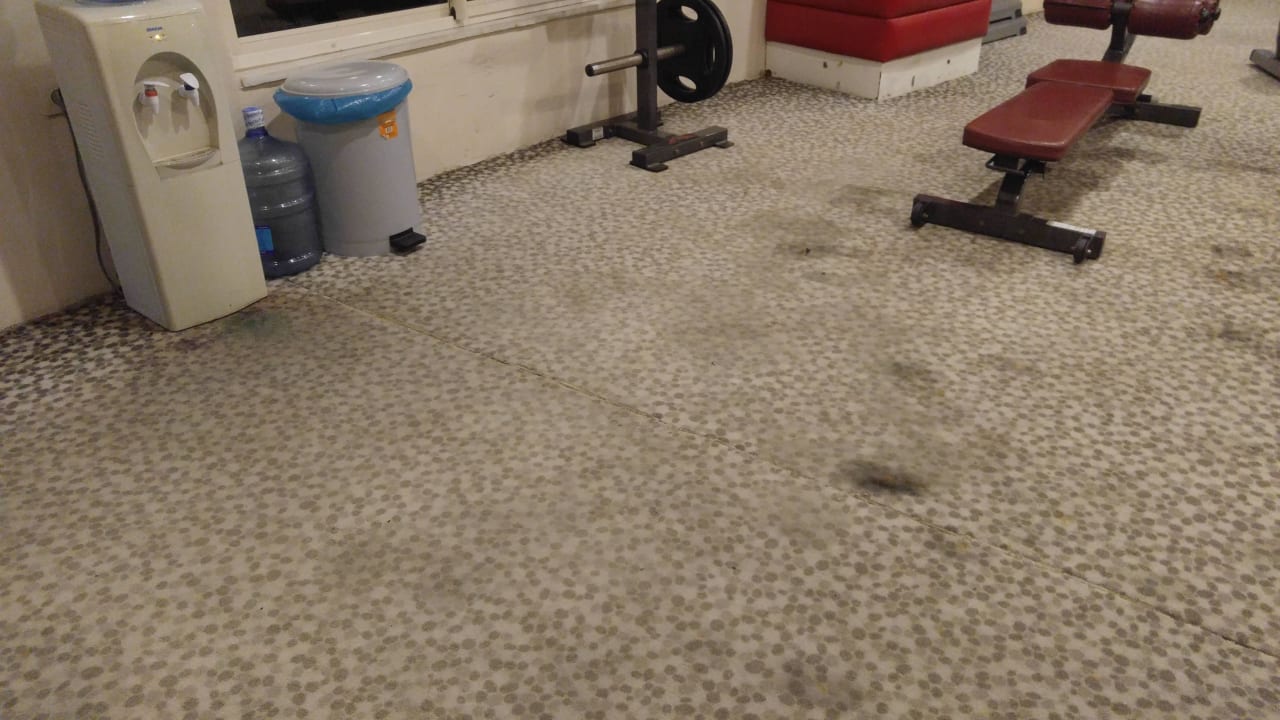 Schimmel Flecken im Fitnessstudio Seaden Sea World Resort & Spa