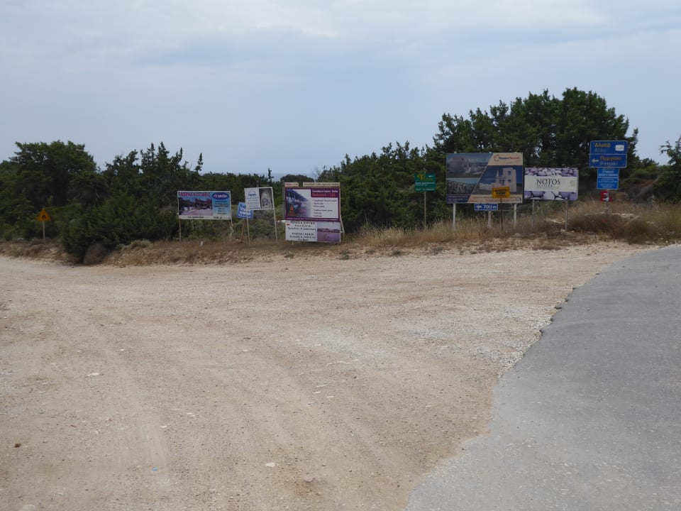 Strand Hotel Finikas