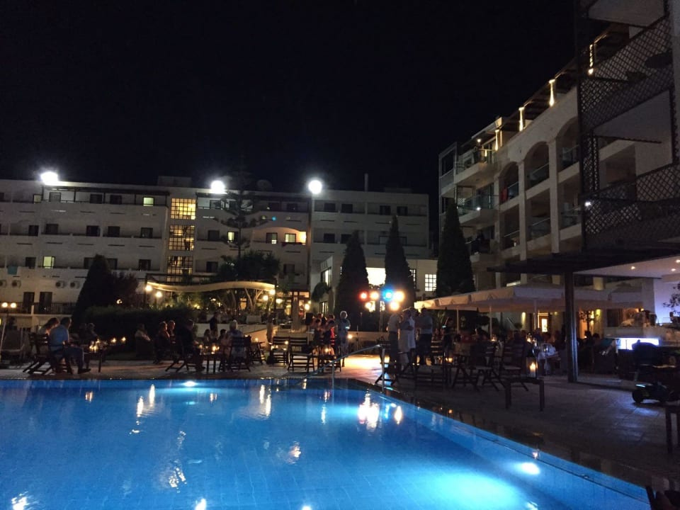 Abendliche Tanzvorführung und Musik Albatros Spa & Resort Hotel