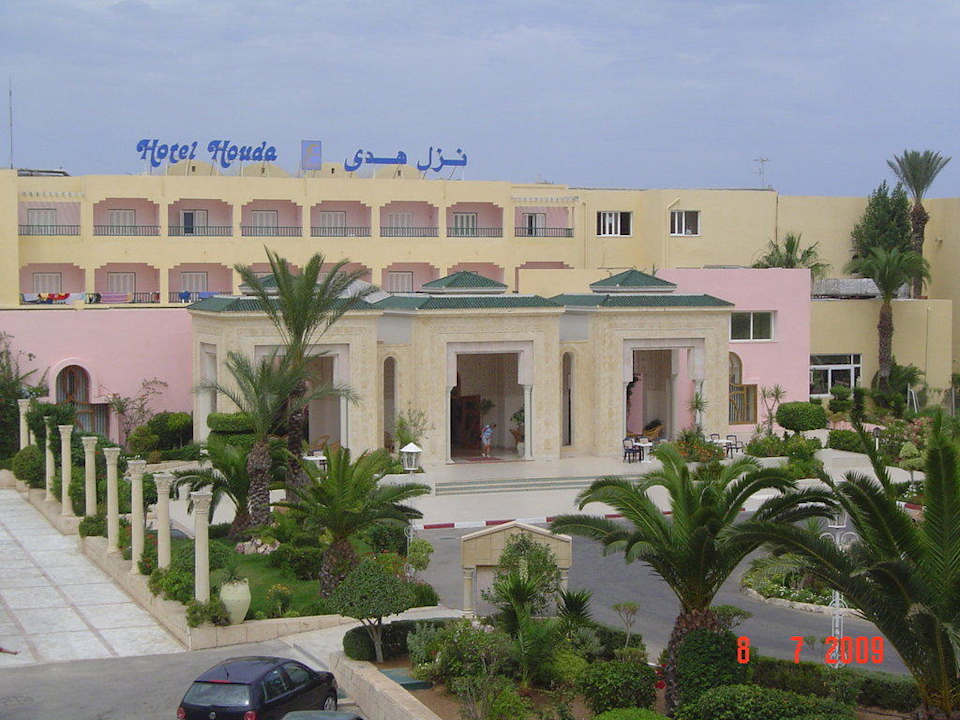 Haupthaus mit Eingang Houda Golf & Beach Club