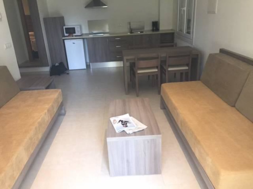 Wohnzimmer/Küche Cabot Tres Torres Apartaments