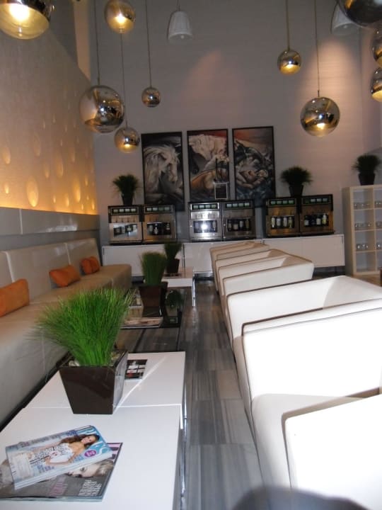 Lobby mit Freee Wifi Zone Ravel Hotel