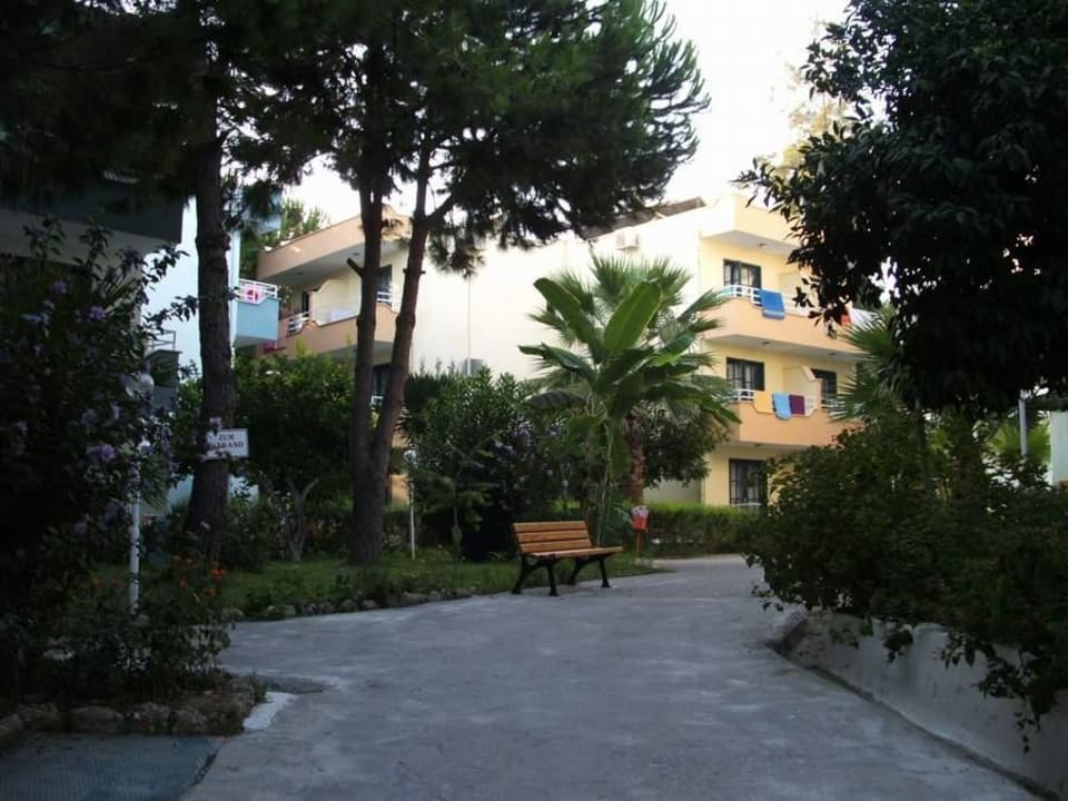 Die einzige Parkbank Club Sidelya Hotel