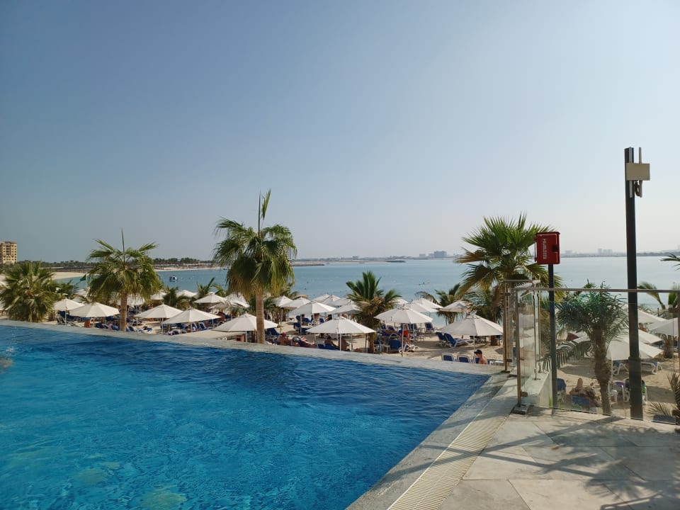 Pool Hampton by Hilton Marjan Island