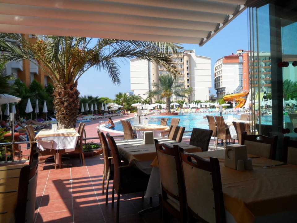 Pool vom Restaurant aus My Home Resort