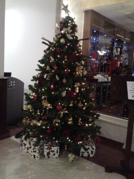 Weihnachtsbaum in der Lobby Aktea Beach/Holiday Village