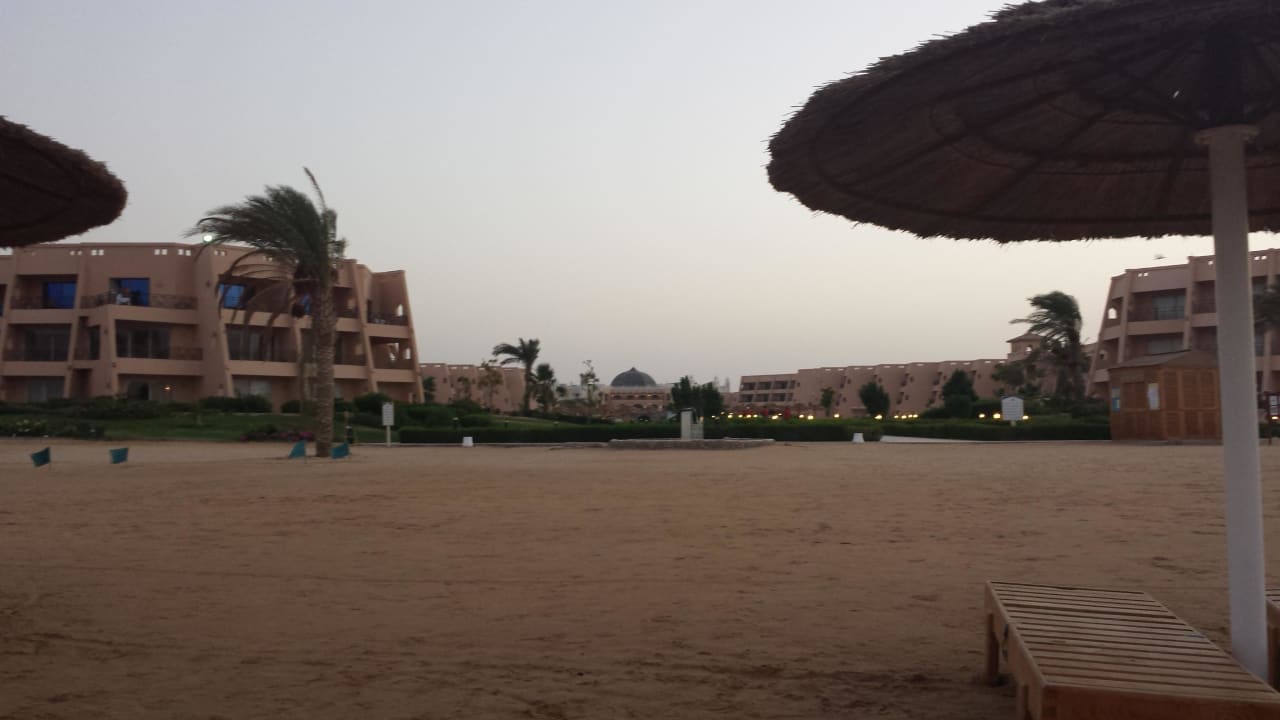 Hotel vom Strand aus Jasmine Palace Resort & Spa
