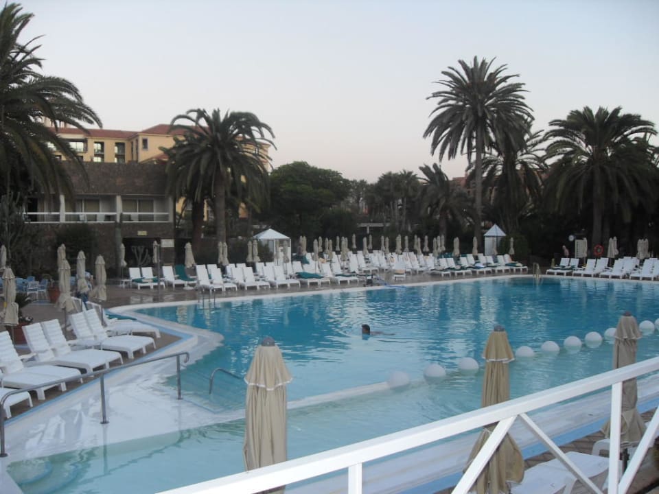 Pool klein aber fein Hotel Riu Palace Oasis