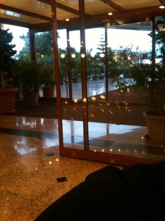 Der Ein- und Ausgang Hane Family Resort