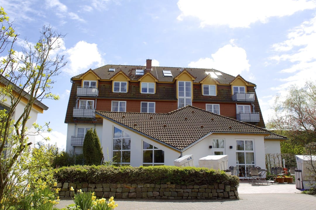 Außenansicht im Frühling Landhaus Immenbarg