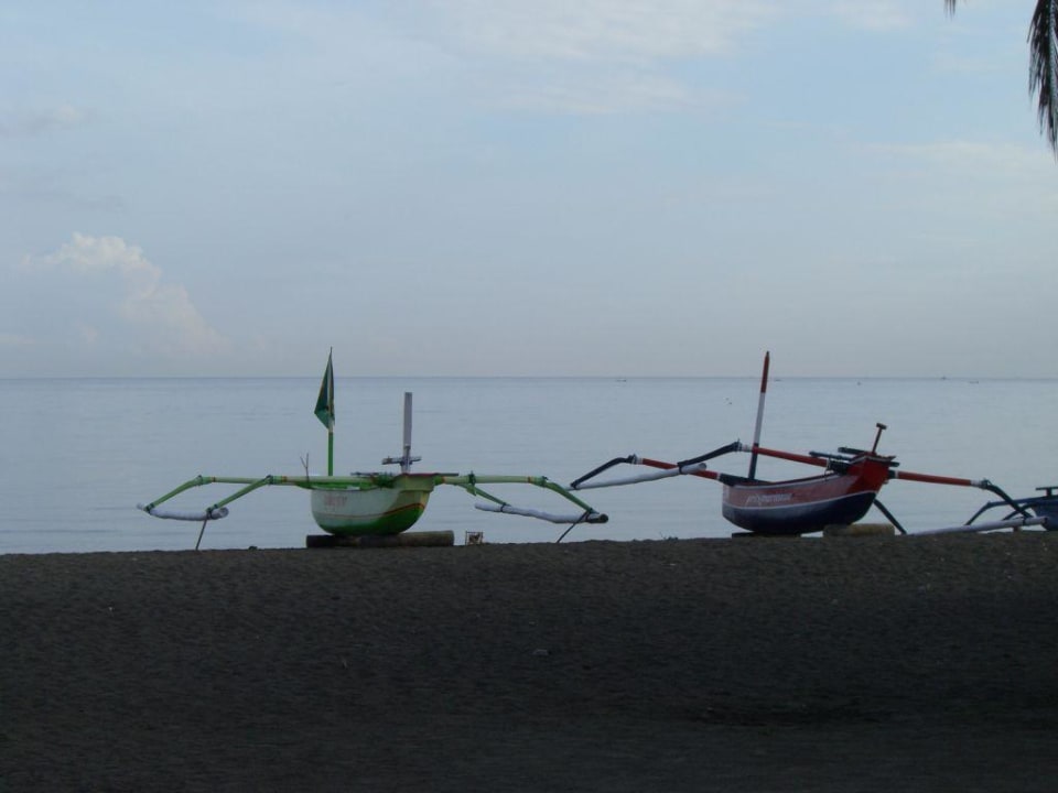 Fischerboote am Strand Hotel Aneka Lovina
